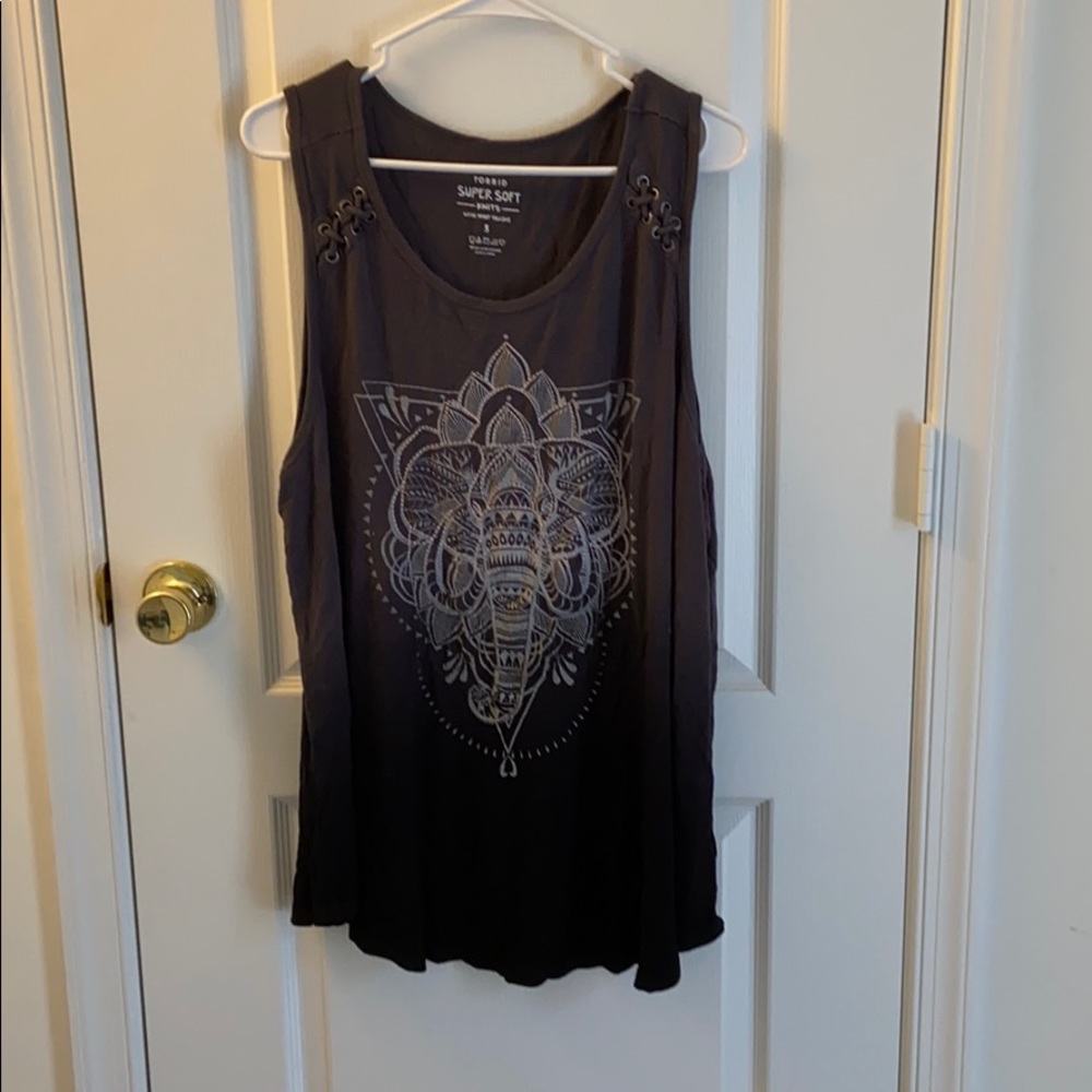 Elephant black and gray ombré tee